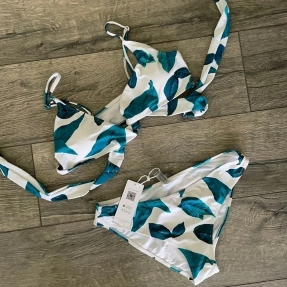 NWT Cupshe swim bikini size L green & white